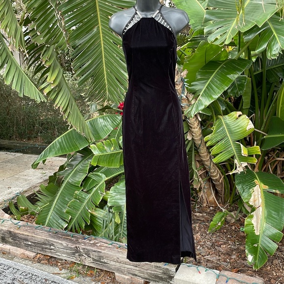 Vintage gunne sax velvet halter look column dress with front slit